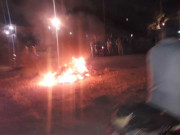 کراچی میں مشتعل افراد نے 4 موٹر سائیکلوں کو آگ لگادی