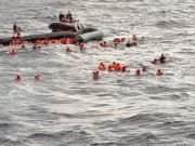 تیونس میں تارکین وطن کی کشتیاں الٹ گئیں 12 ہلاک اور 10 لاپتہ