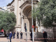 فرانسیسی پادری پر چاقو بردار شخص کے پے در پے حملے