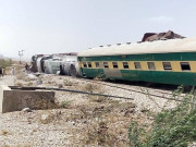 بولان میل مال بردار ٹرین سے ٹکرا گئی 4 مسافر زخمی