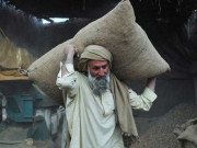 بڑھے چلو کہ وہ منزل ابھی نہیں آئی