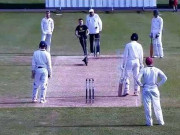 اسکوٹر چلاتے شخص کی پچ پر آمد کرکٹ میچ روکنا پڑگیا