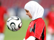 فیفا نے مسلم خواتین کو اسکارف پہن کر فٹبال کھیلنے کی باقاعدہ اجازت دیدی