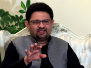 ڈالر کی قیمت کنٹرول کرنے کے لیے تمام ممکنہ اقدامات کیے جائیں گے وزیرخزانہ