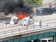 امریکا میں طیارہ گاڑی پر گر کر تباہ پائلٹ خاتون ہلاک