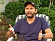 شاہد آفریدی چولستان میں پانی کے بحران کا شکار عوام کی مدد کیلئے سامنے آگئے