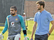 کام کا بوجھ شاہین کے اعصاب پر اثر انداز ہونے لگا