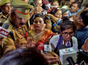 بھارت میں پوجا پاٹ کیلیے انتہا پسند خواتین کی مسجد میں گھسنے کی کوشش