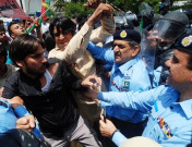 پی ٹی آئی کے خلاف پولیس کا ملک گیر کریک ڈاؤن 247 سے زائد کارکنان گرفتار