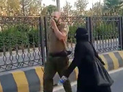 لانگ مارچ میں خاتون کی بدتمیزی نظراندازکرنے والا اہلکارسوشل میڈیا پروائرل