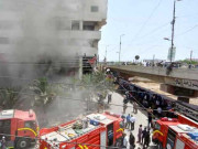 کراچی میں آگ سے متاثرہ سپر اسٹور کی عمارت مخدوش قرار 170 فلیٹس خالی کروالیے گئے