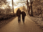 بوڑھے افراد کا سست روی سے چلنا ذہنی بیماری کی علامت