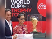 فٹبال ورلڈ کپ کی ٹرافی پاکستان پہنچ گئی