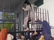 پارلیمنٹ کے باہر احتجاج پی ٹی آئی کی مستعفی خواتین اراکین اسمبلی کی گرفتاری کا امکان