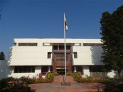 ارکان پارلیمنٹ کا گستاخانہ بیانات کیخلاف بھارتی ہائی کمیشن کے سامنے مظاہرہ