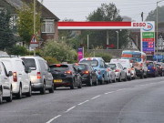 برطانیہ میں پیٹرول کی قیمتوں کا 17 سالہ ریکارڈ ٹوٹ گیا