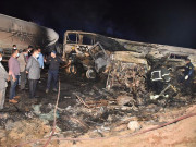 جنوبی افریقا میں تیز رفتار ٹرک اور مسافر بس میں خوفناک تصادم 15 ہلاک