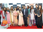 ماڈل ارمینارانانے اپنے لان کے پرنٹ متعارف کرادیے