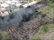 کراچی گلشن اقبال نظارت میں آتشزدگی سے سیکڑوں موٹرسائیکلیں و گاڑیاں جل گئیں