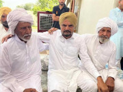 معمر پاکستانی شہری کی مقتول بھارتی گلوکار سدھوموسے والا کے والد سے ملاقات