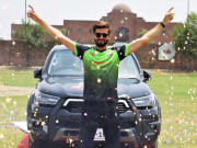 لاہور قلندرز نے شاہین آفریدی کو مہنگی گاڑی کا تحفہ دینے کا وعدہ پورا کردیا