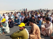 پسنی مکران کوسٹل ہائے وے پراحتجاج سے سیکڑوں گاڑیاں پھنس گئیں