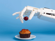 مشینی بازو براہِ راست دماغ سے منسلک معذورخود سے کھانے کے قابل