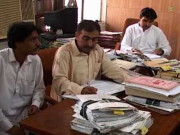 حکومت کا ملازمین کو1 ماہ کی تنخواہ کے برابراعزازیہ دینے کا فیصلہ