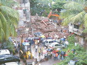 بھارت  مون سون بارشوں میں 4 منزلہ عمارت گرنے سے 19 افراد ہلاک