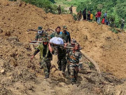 لینڈسلائیڈنگ میں بھارتی فوج کا کیمپ تباہ ہلاکتیں47 ہوگئیں