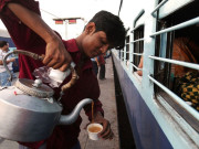 بھارت میں 20 روپے کے چائے کے کپ پر 50 روپے سروس چارجز