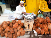 کراچی میں 5 ہزار افراد ناریل فروخت کرنے کے پیشے سے وابستہ ہیں ایکسپریس سروے