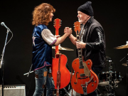 کینیڈین راک اسٹار کو کھویا ہوا  ’جادوئی گٹار‘ 46 سال بعد واپس مل گیا