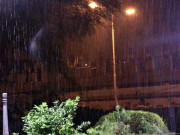 کراچی میں رات کے وقت مختلف علاقوں میں ہلکی اور تیز بارش