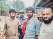 لاہور میں ٹریفک وارڈنز نے بچھڑا چور پکڑ لیا