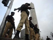 کراچی پولیس کا اہلیہ کے سامنے شہری کو برہنہ کرکے تشدد