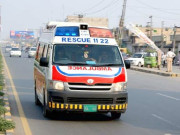 لاہور میں مبینہ پولیس مقابلے میں نوجوان جاں بحق لواحقین کا اہلکاروں پر تشدد