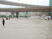 کراچی میں مسلسل بارش سے متعدد علاقے ڈوب گئے نظام زندگی معطل