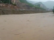 برساتی نالہ بپھر جانے سے خان پور کے متعدد دیہات کا زمینی رابطہ منقطع