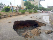 کراچی کی حالتِ زار ٹریفک پولیس نے سڑکوں کی مرمت کا مطالبہ کردیا