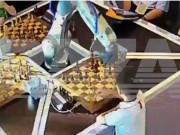 شطرنج کھیلنے والا روبوٹ ہارنے لگا تو بچے کی انگلی توڑ دی ویڈیو وائرل