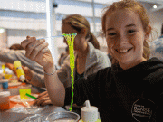 سیکڑوں افراد نے ایک ساتھ سلائم بنانے کا نیا ریکارڈ قائم کردیا