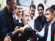 پی ٹی آئی رہنماؤں نے چارٹر آف ڈیمانڈ غیر متعلقہ شخص کو جمع کرائی الیکشن کمیشن