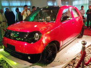 پاکستان نے ملکی سطح پر تیار پہلی الیکٹرک کار پیش کردی