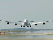 بھارت سے آنے والے طیارے کی کراچی میں لینڈنگ