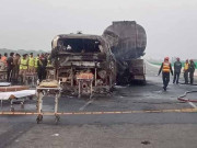 ملتان سکھر موٹروے پر بس اور آئل ٹینکر میں خوفناک تصادم 20 مسافر جاں بحق