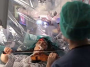 دماغ کی اوپن سرجری کے دوران مریضہ کا وائلن بجانے کا انوکھا واقعہ