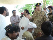 سیلاب سے متاثرہ بھائیوں اور بہنوں کا بوجھ کم کرنے میں کوئی کسرنہ چھوڑی جائے آرمی چیف