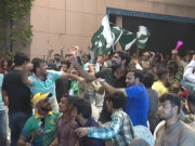 قومی کرکٹ ٹیم کی فتح پر شائقین کا جشن شہریوں کا والہانہ رقص