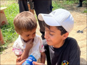 کراچی کا 13 سالہ بچہ سیلاب زدگان کی امداد کیلیے مثال بن گیا